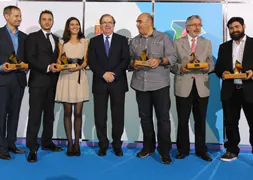 Herrera defiende un periodismo con “conciencia crítica” en la entrega de los Premios Cossío