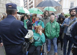 La Policía Nacional 'blinda' el entorno de San Pablo frente a las protestas contra el ministro de Educación