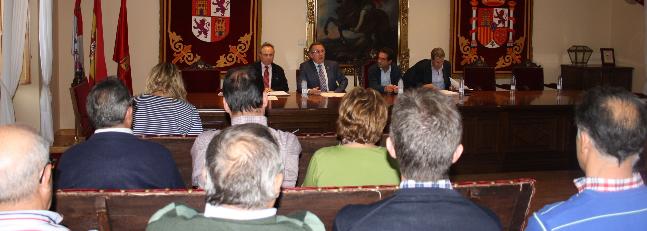 Un momento de la reunión celebrada en Sepúlveda. / EL NORTE