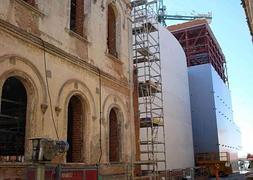 Obras en el teatro Ramos Carri'on en 2010. EL NORTE