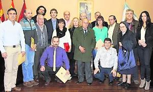 Los galardonados, con los miembros del jurado. / El Norte