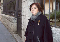 Esperanza Ortega posa en el centro de Valladolid./ Henar Sastre