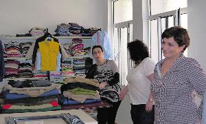 El ropero de Carbajosa, gran ayuda para soportar el frío de la crisis