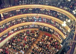 Una imagen que se repite, el Teatro Calderón, a rebosar. / FRAN JIMÉNEZ