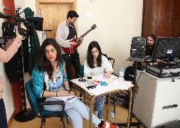 Borja Bermúdez-Cañete (al fondo a la derecha) controla las grabaciones. / Antonio Tanarro