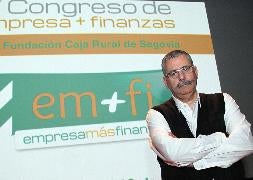 Emilio Gil, instantes antes de su conferencia en el congreso, en la sala Ex.Presa. / Antonio Tanarro