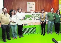 Voluntarios del Teléfono de la Esperanza, en el acto de presentación. / Antonio Quintero