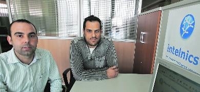 Roberto López, doctor en Inteligencia Artificial e Ismael Santana, técnico superior en Informática. / ALMEIDA