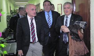 Antonio Andreu acompaña al consejero, Sáez Aguado, y al vicepresidente del CSIC, José Ramón Urquijo. / Almeida