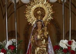 Virgen de Sacedón y Niño Jesús con las coronas de oro. / Cruz Catalina