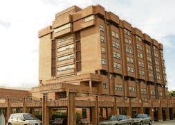 Exterior de la residencia, en el Camino de Juana Jugán. / R. Martín