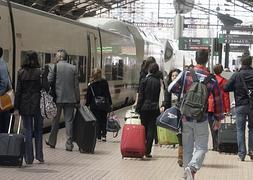 Los trenes de Valladolid y Segovia cada vez tienen más pasajeros en la alta velocidad
