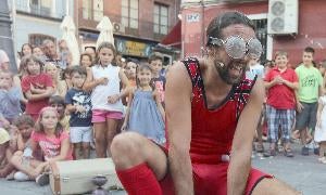 Actuación infantil en la plaza de Cantarranas en las últimas ferias de Valladolid. / H. SASTRE