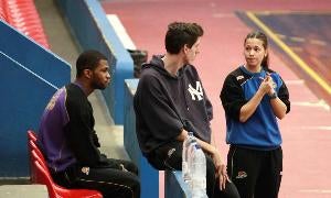 Barbour y Fornas charlan con Lupe Fernández. / A. Q.