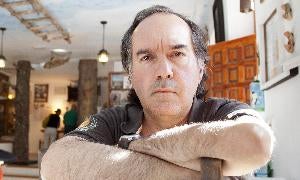 Tomás García Yebra, en su librería-museo de Las Navas del Marqués. / Raúl Hernández