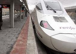 Un tren Avant en la estación Segovia-Guiomar. / Antonio de Torre