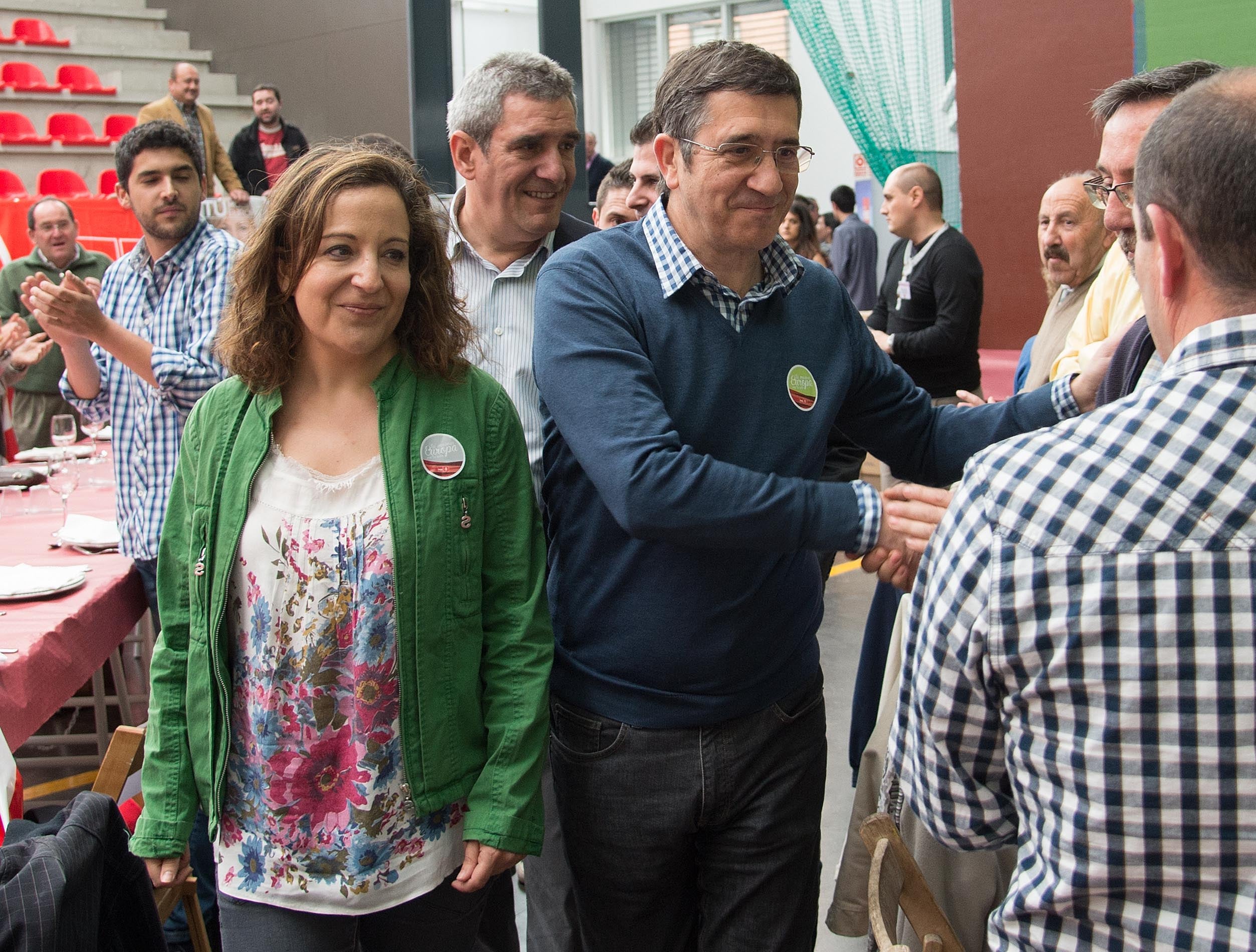 El secretario general de los socialistas vascos, Patxi López, la candidata al Parlamento Europeo, Iratxe García, el secretario general del PSOE de Castilla y León, Julio Villarrubia, y el secretario general del PSOE de Burgos, Luis Tudanca, entre otros, participan en un acto público con motivo de las Elecciones Europeas. R. O.-ICAL