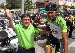Vicente Belda (izquierda), durante una edición anterior de la Vuelta a Segovia. / A. De Torre
