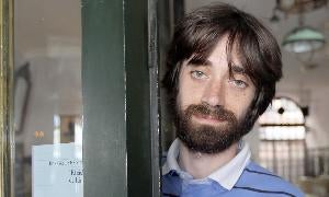 Juan Gómez Bárcena, en un café de Valladolid. / H. SASTRE