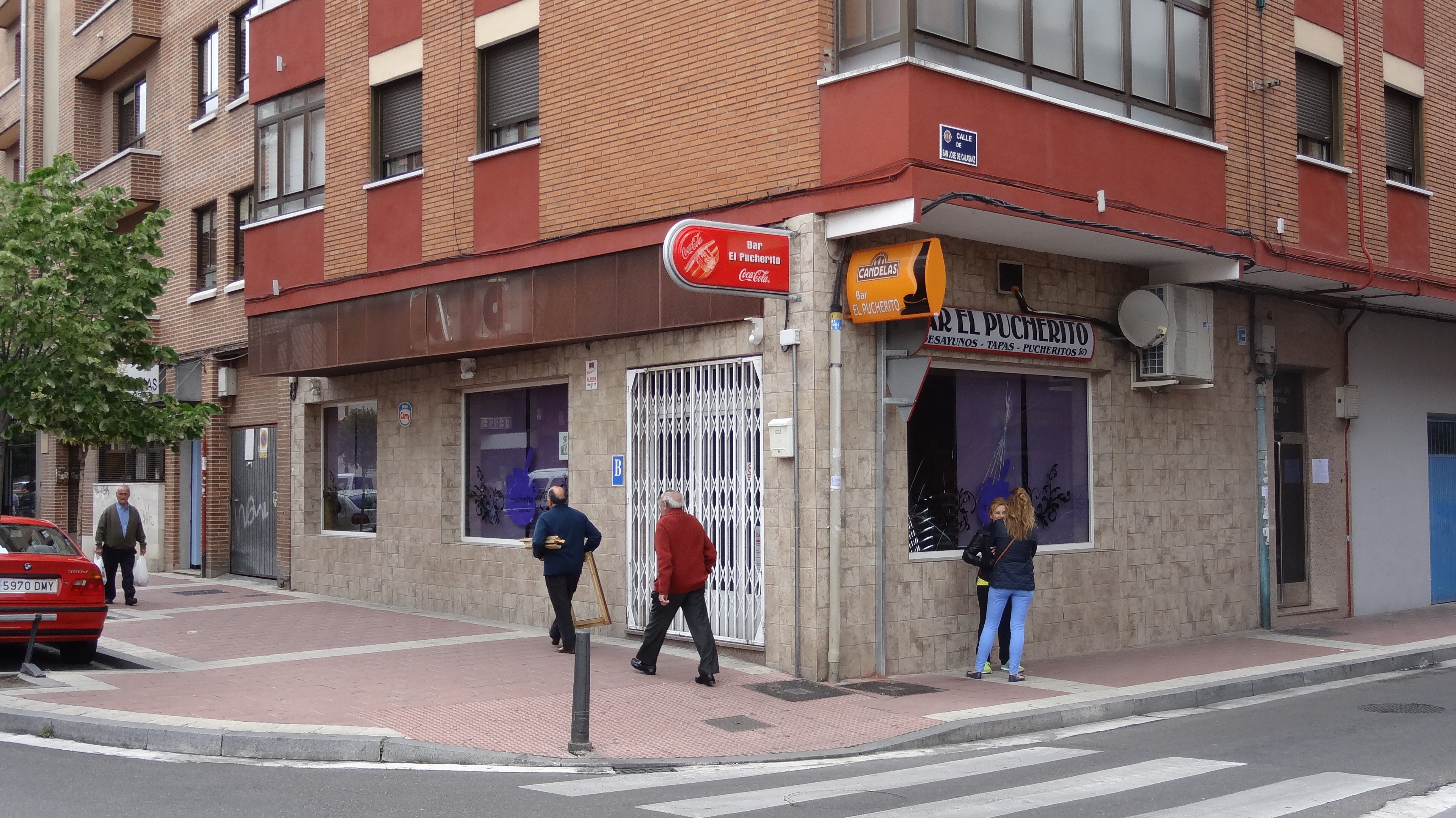 Exterior del bar de la calle Canterac desalojado el pasado martes. 