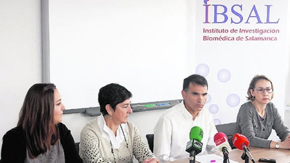 Los investigadores Beatriz Sánchez, Consuelo del Cañizo, Ángel Hernández y Carmen Guerrero. 