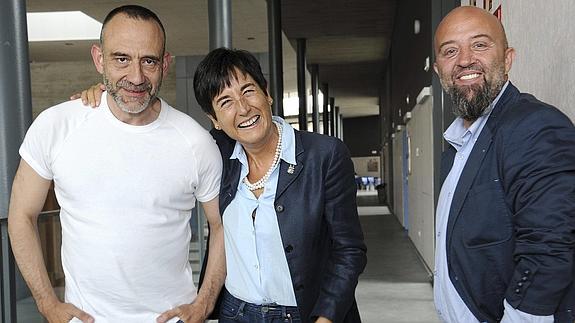 Marc Marginedas, Ángeles Espinosa y Javier Martín, ayer en el campus María Zambrano.