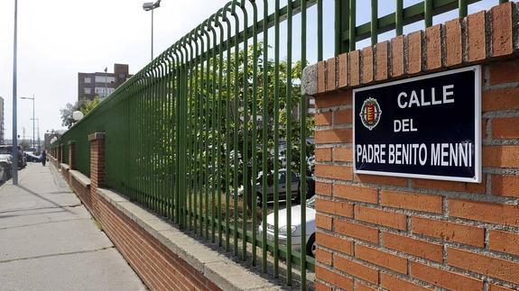 Calle del Padre Benito Menni (Alférez Provisional), a la altura de la Comisaría de Delicias. 