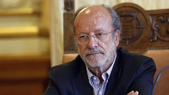 León de la Riva, durante la rueda de prensa R. GÓMEZ