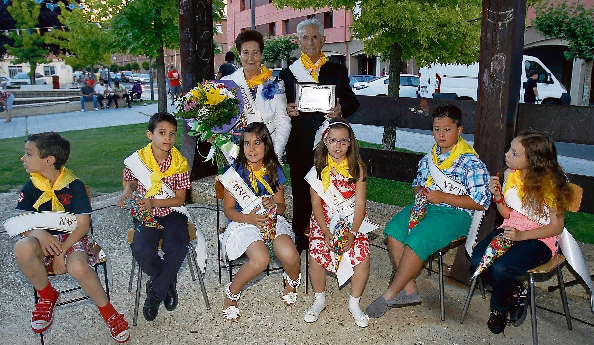 Las damas de las fiestas y los mayores galardonados