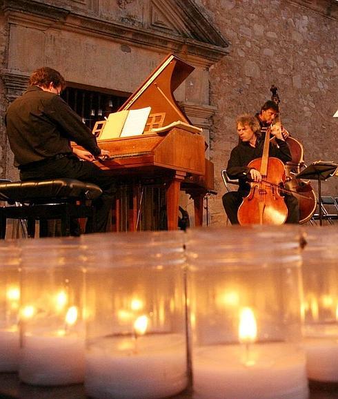 Un recital a la luz de las velas en una anterior edición en los Conciertos de Pedraza.