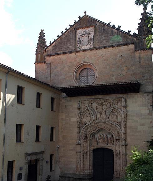 Fachada del monasterio de Santa Cruz la Real, sede académica de IE Universidad en su campus privado de Segovia.