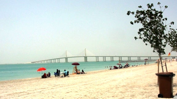 La playa de Al Bateen, en Abu Dabi, libre de hombres. 