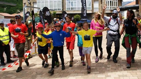 Momento del último campus para jóvenes corredores por montaña.