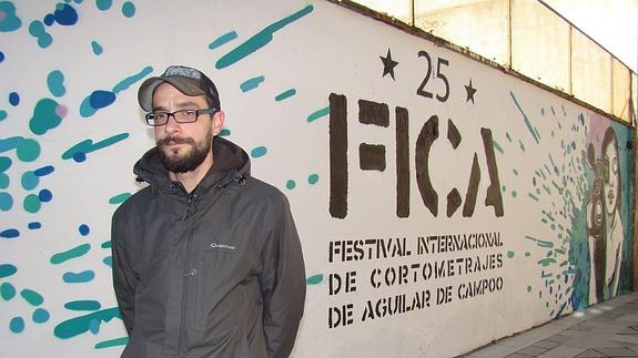 Daniel Revuelta, Fumantwo, diseñador del cartel de la pasada edición del Festival Internacional de Cortometrajes de Aguilar de Campoo. 