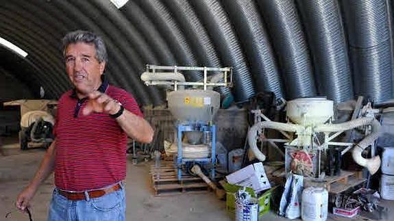 Miguel Mélida, en su finca.