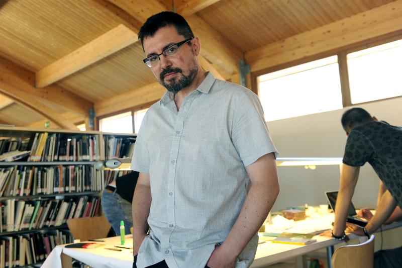 «Las imágenes que publico no salen del texto sino de mis cuadernos»