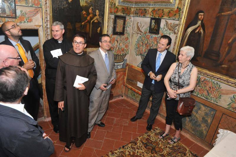 Antonio Sánchez muestra la auténtica celda de Santa Teresa