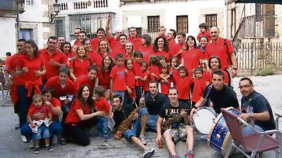 La peña Candelarios con limón es una de las que ha colaborado para lograr el concierto. 