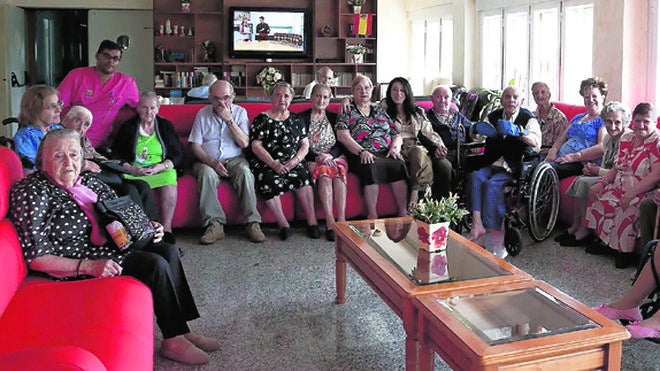 Algunos de los internos que viven en la residencia de personas mayores Jesán en Castellanos de Villiquera. 