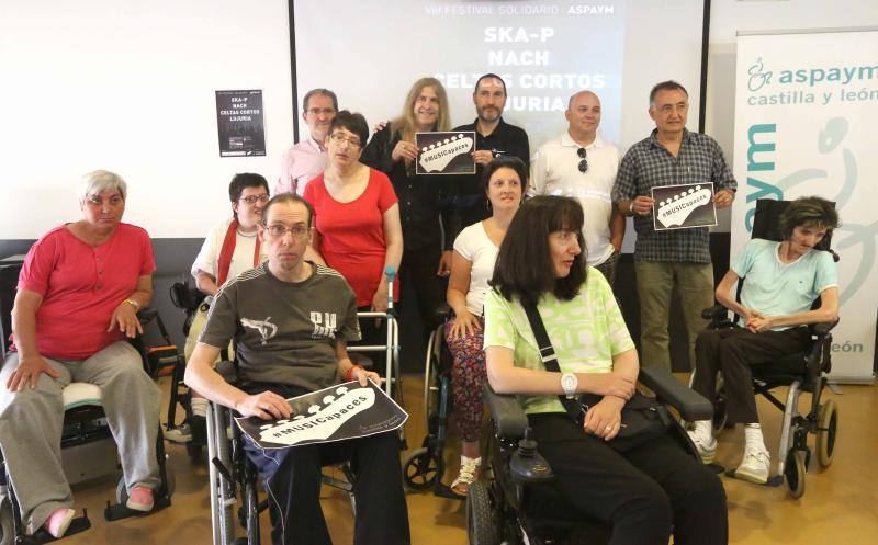 Foto de familia de la presentación del concierto. 