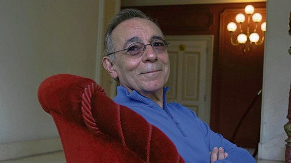 El actor José Luis Gómez posa para una entrevista. 