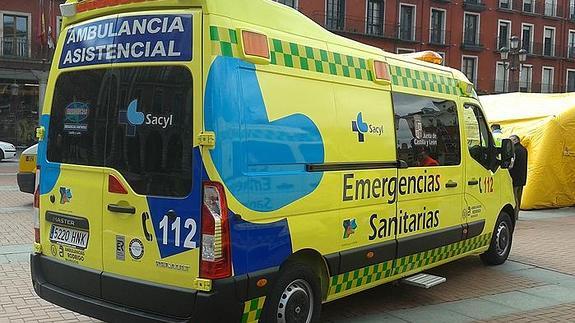 Ambulancia de Emegencias Sanitarias de Sacyl tarsladada al accidente.