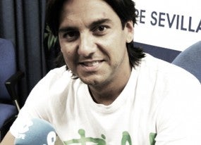 Andrés Ocaña, ante los micrófonos de Cope Sevilla. Agencias