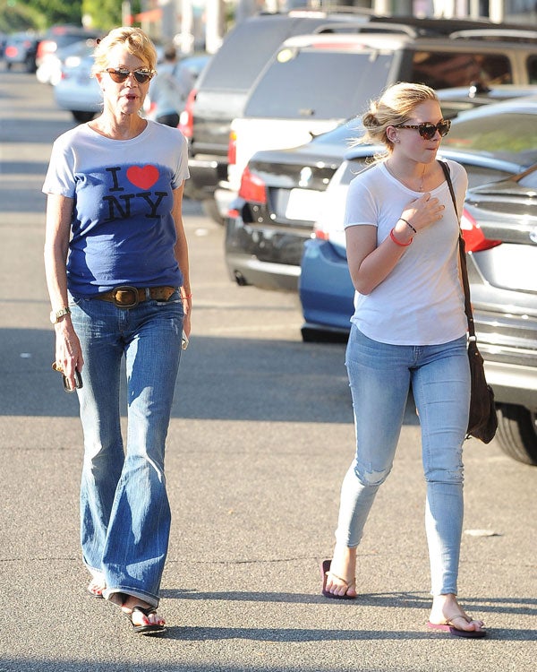 Melanie Griffith pasea con Stella Banderas. 