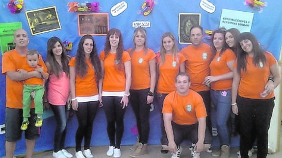 Los peñistas lo pasaron en grande en su último día de fiestas, en las que no faltó un photocall. 