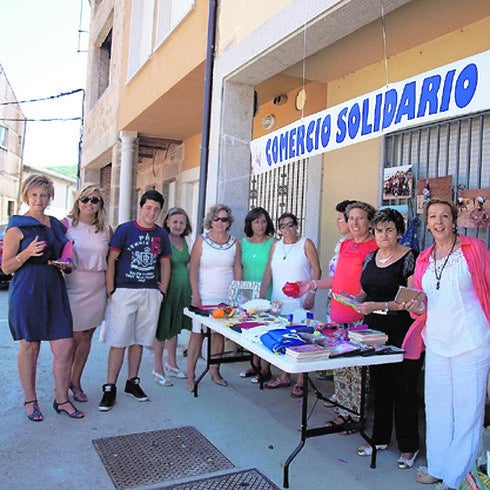 Sorihuela celebró un mercadillo solidario por Angola. 