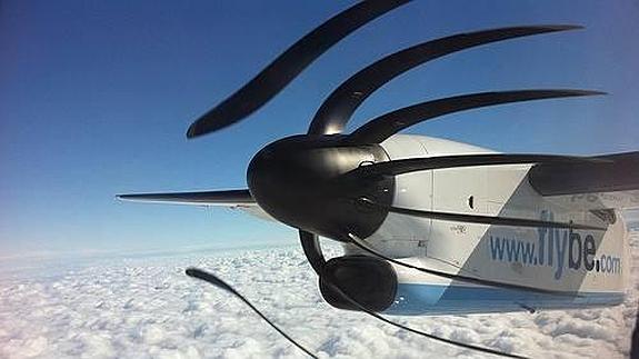 Efecto 'rolling shutter' en una fotografía de un avión