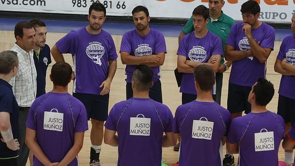 El presidente José Luis Sánchez Valencia se dirige a la plantilla. 