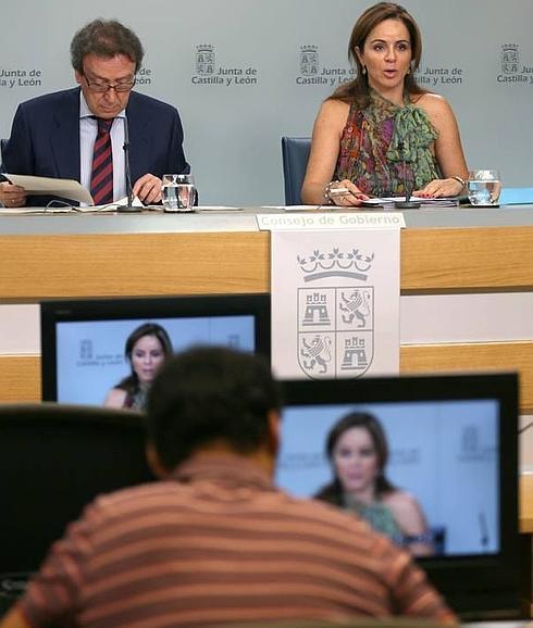 El consejero de la Presidencia, José Antonio de Santiago Juárez, y la consejera de Agricultura, Silvia Clemente, comparecen en rueda de prensa para explicar los contenidos del primer Consejo de Gobierno de la Junta tras las vacaciones estivales.