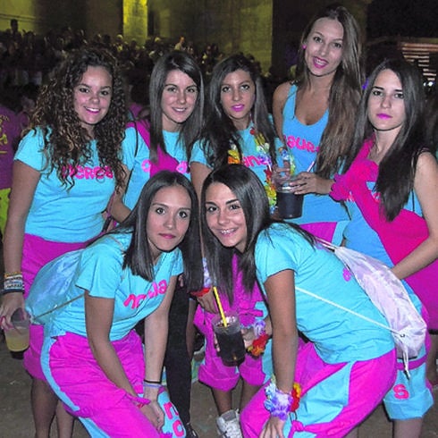 Las peñas han llenago de color las actividades en Aldeadávila de la Ribera. 